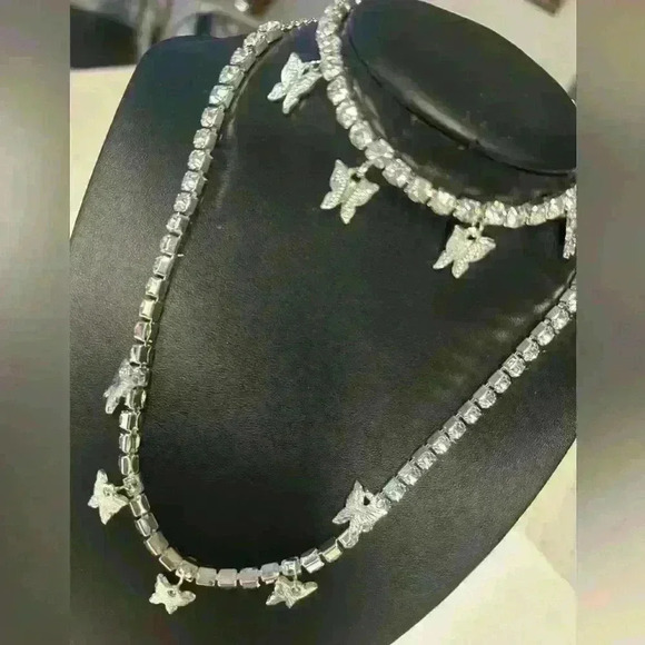 🦋NWOT 3 pc. silver Butterfly Rhinestone necklace, anklet, and bracelet - Picture 4 of 5
